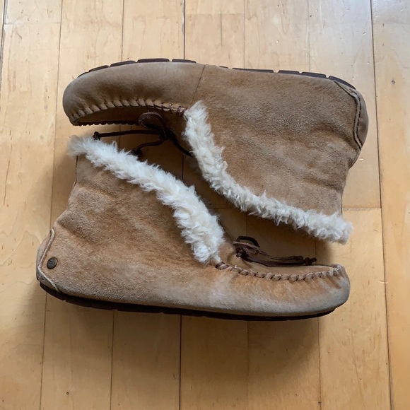 Ugg Moccasins - Picture 5 of 6